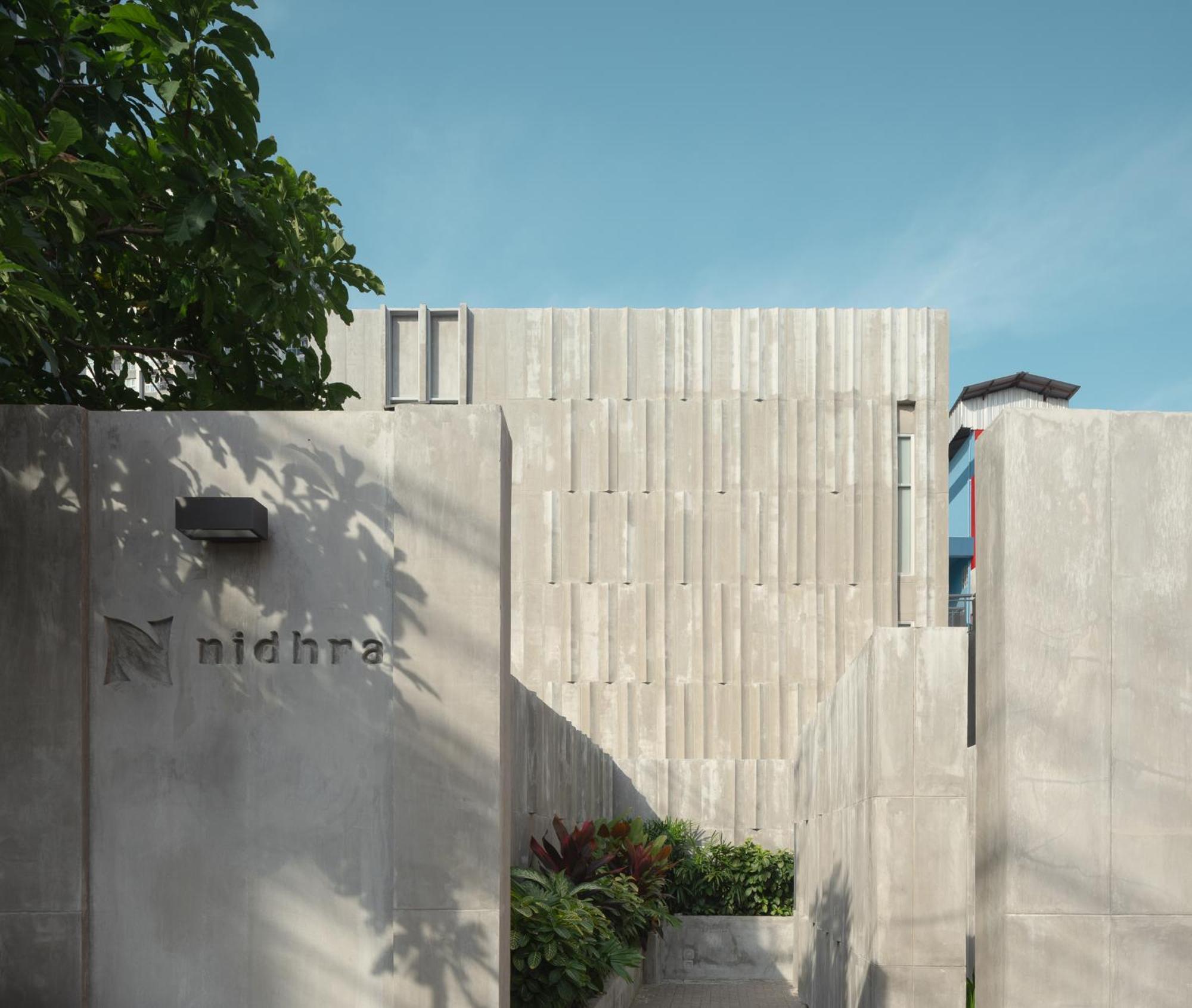 Nidhra Boutique Hotel Bangkok Sukhumvit Bagian luar foto