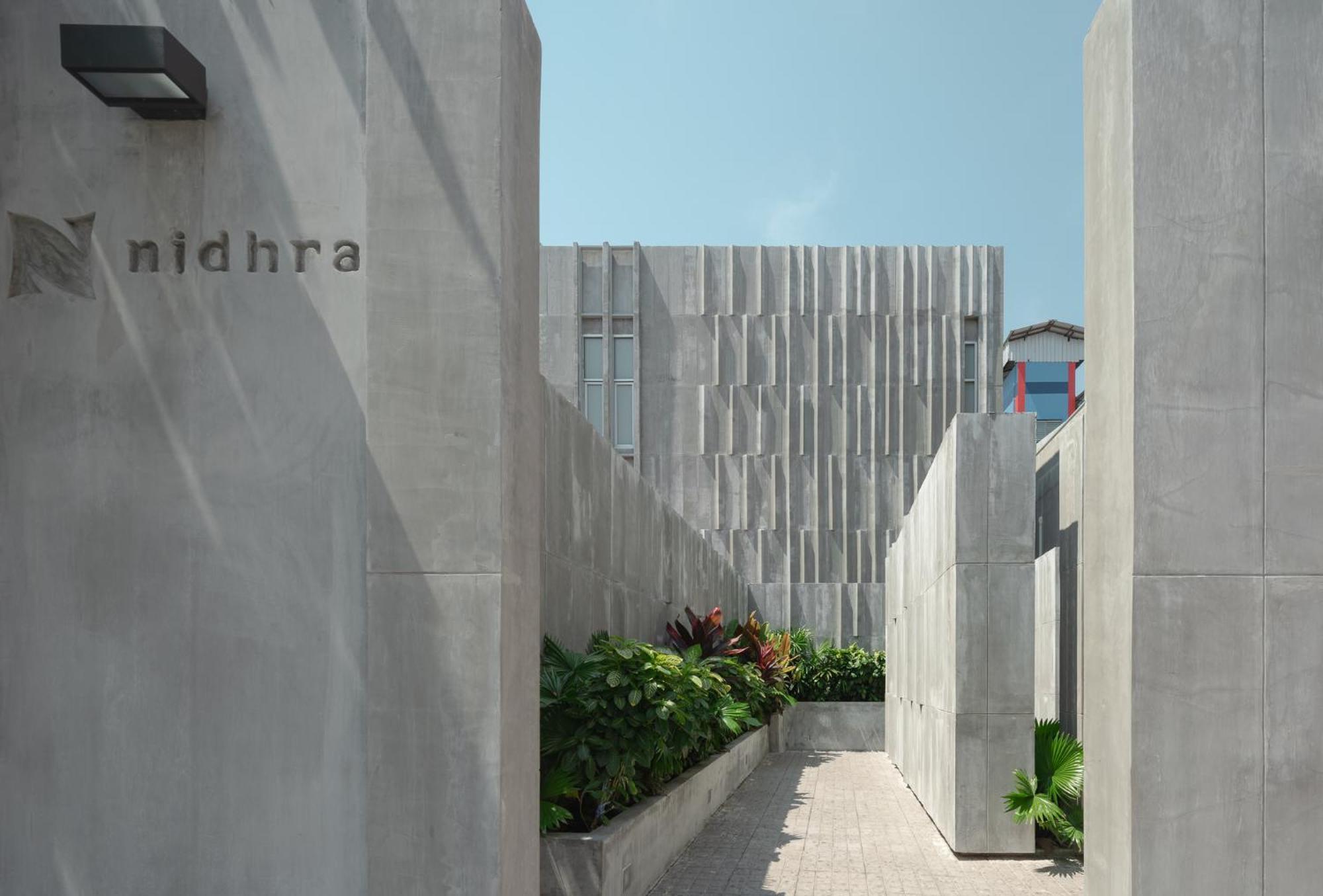 Nidhra Boutique Hotel Bangkok Sukhumvit Bagian luar foto
