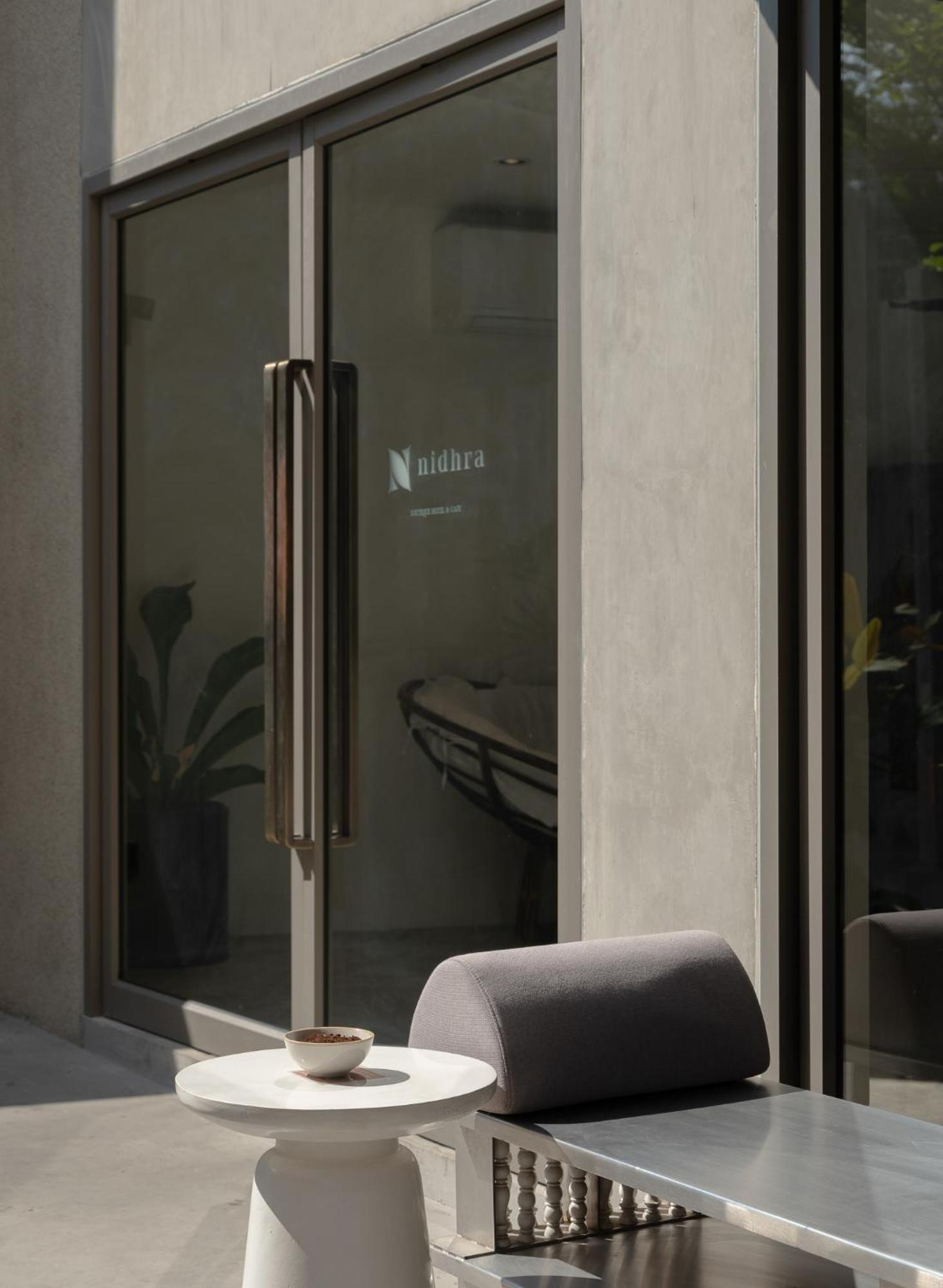 Nidhra Boutique Hotel Bangkok Sukhumvit Bagian luar foto