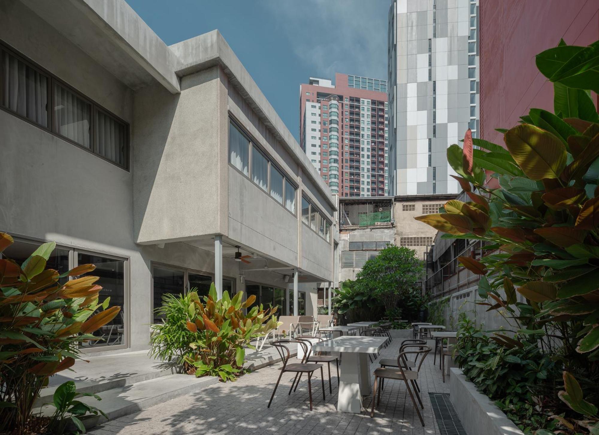 Nidhra Boutique Hotel Bangkok Sukhumvit Bagian luar foto